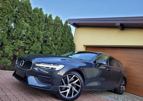 Volvo V60 cena 88800 przebieg: 203000, rok produkcji 2019 z Opoczno małe 379